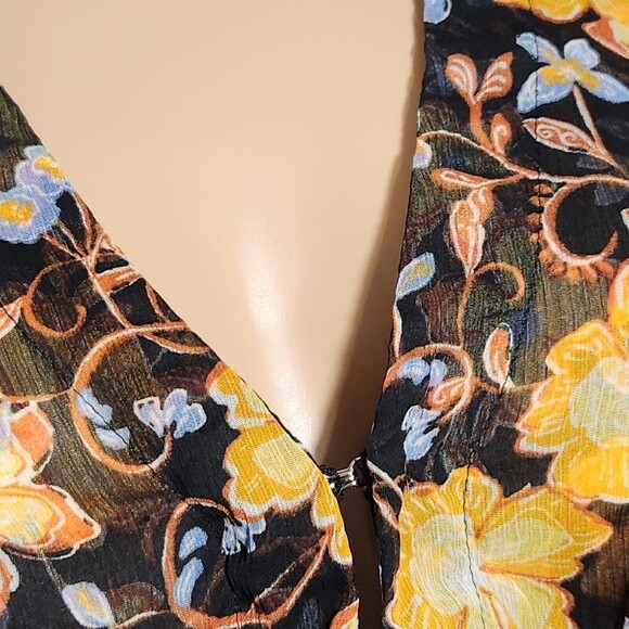 Old Navy long sleeve Blouse Size Medium Floral Print Lightweight - Picture 4 of 11